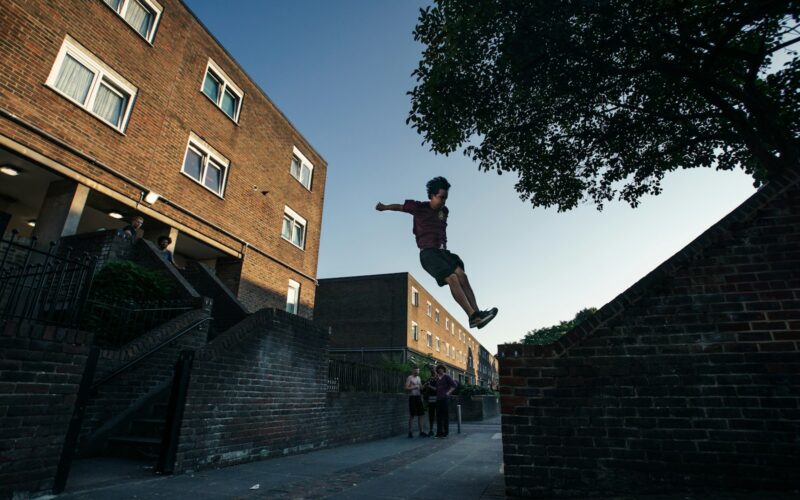 Freerunning i parkour: sztuka latania po mieście